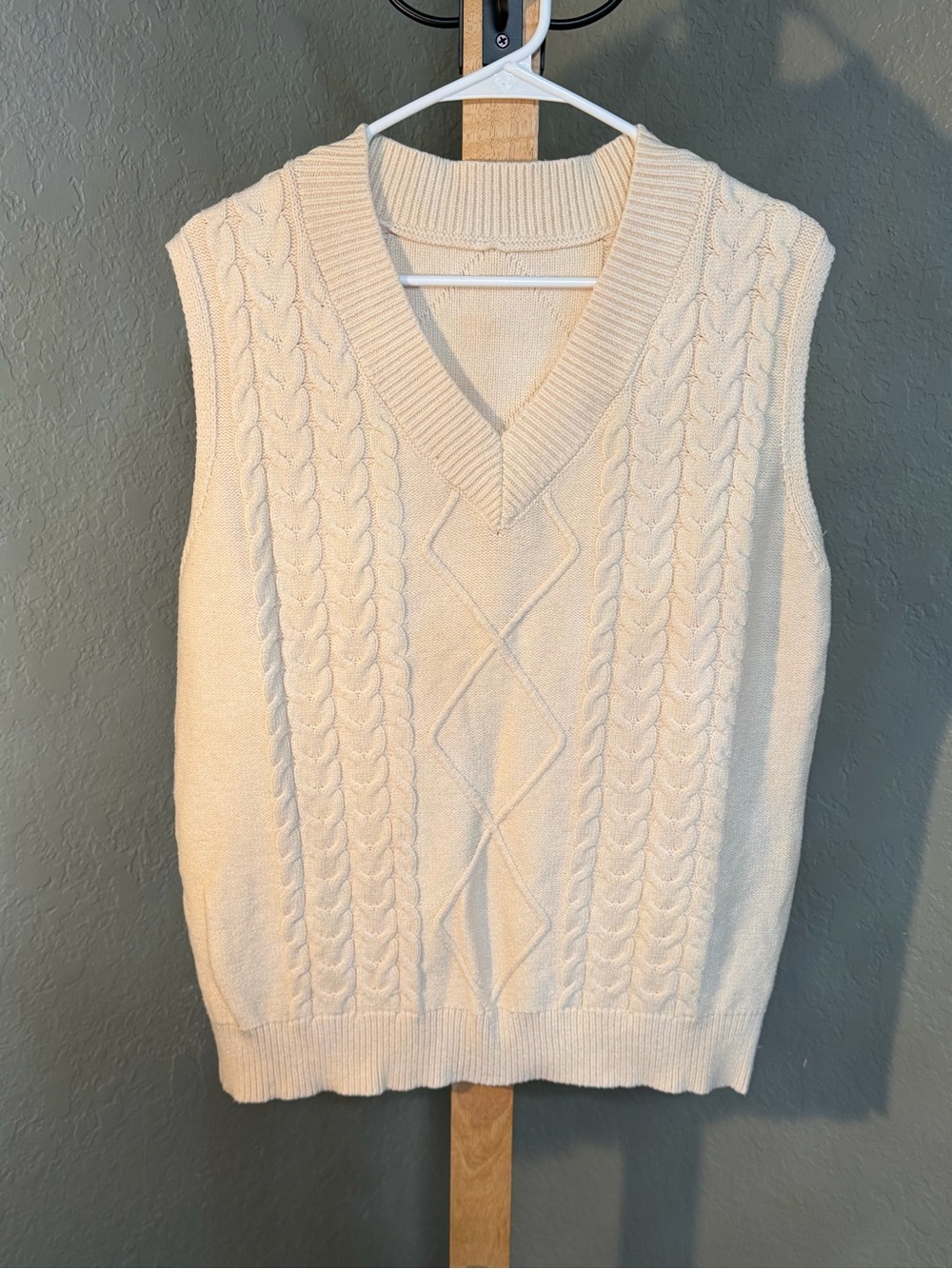 Women’s Fall Cream Cable Knit V-Neck Sweater Vest
